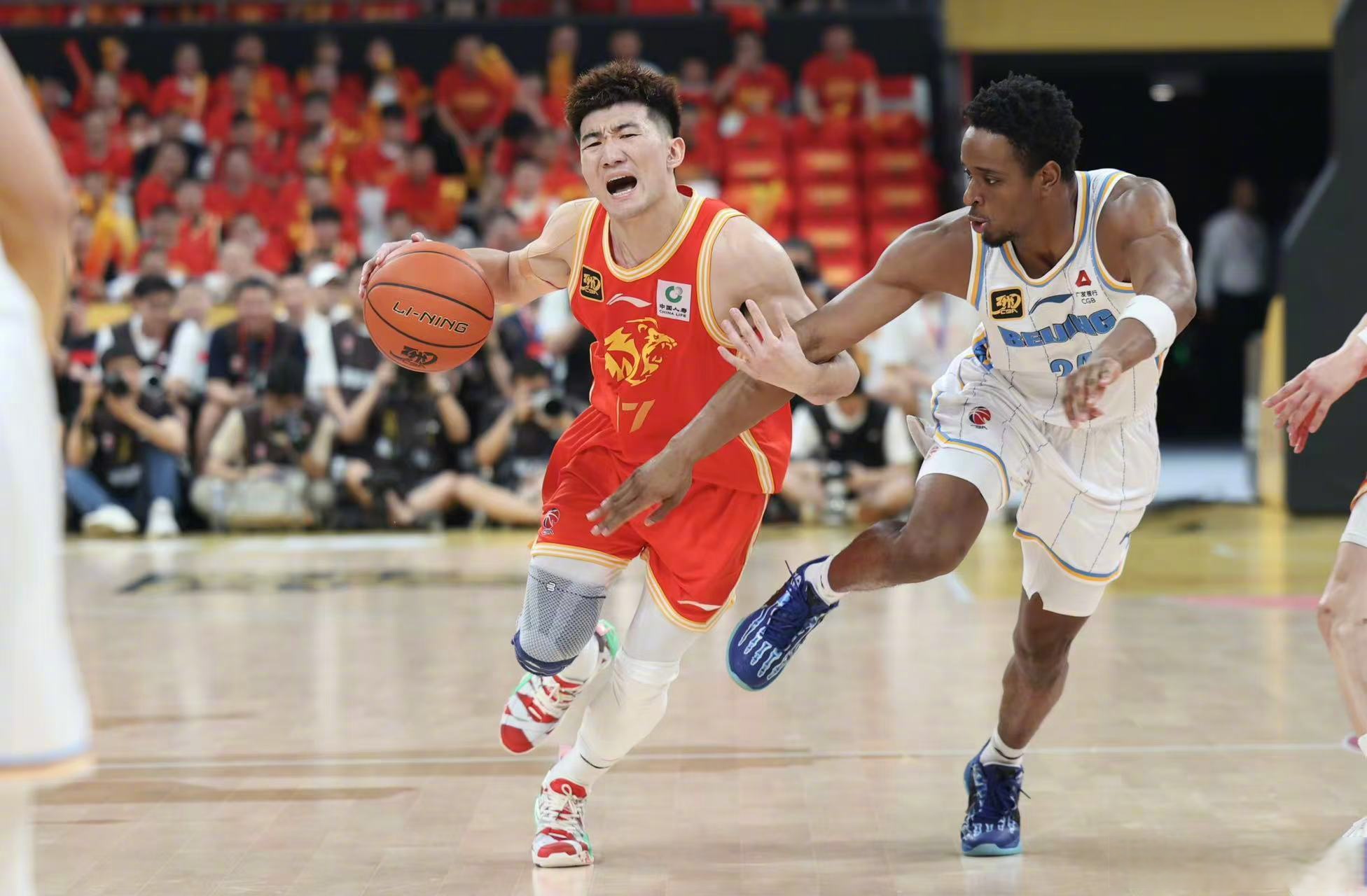 CBA季后赛今晨走向成谜；新奥尔良鹈鹕远射贴柱；气氛紧张；高层口径保持一致的简单介绍