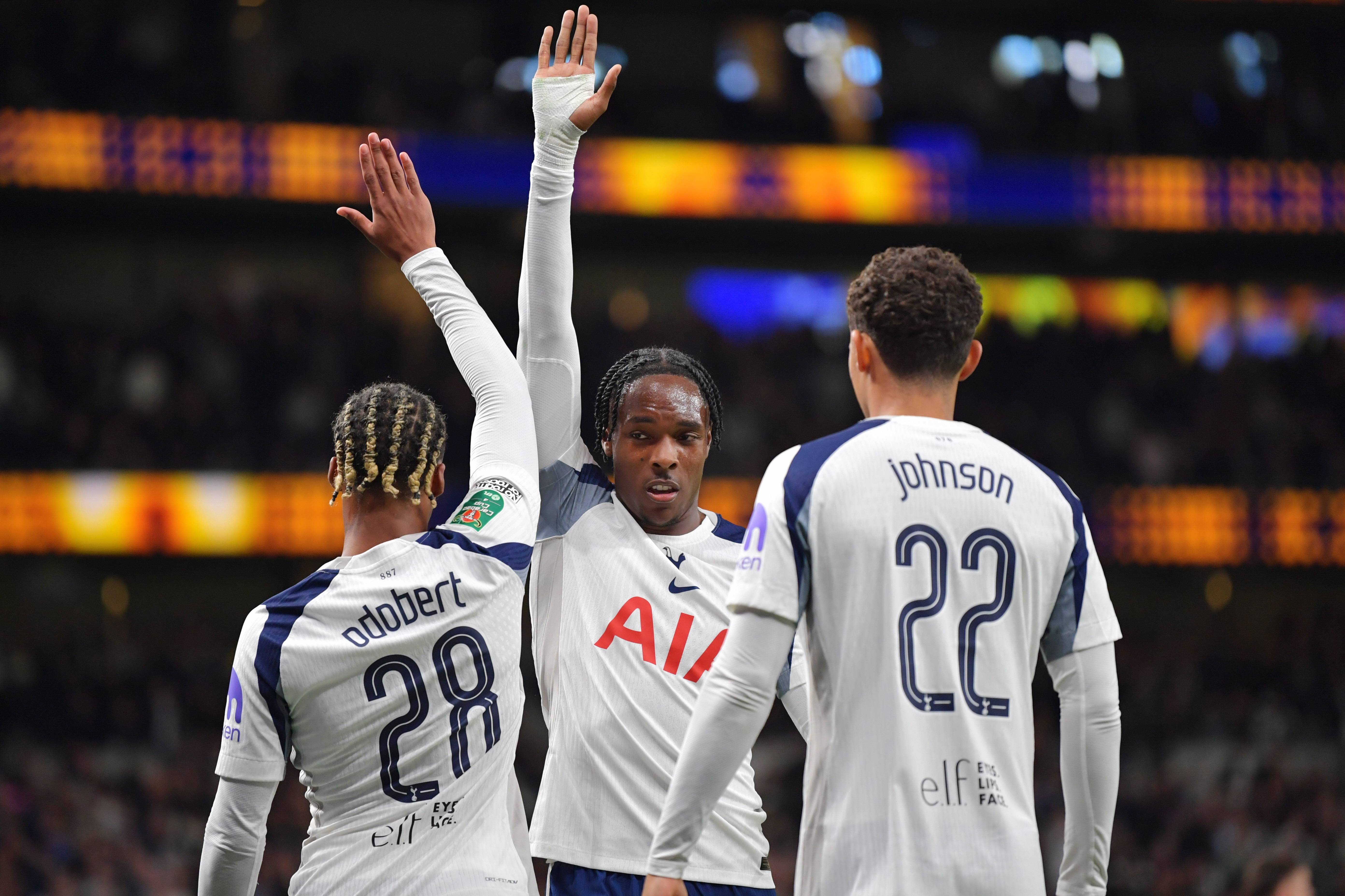 洛杉矶快船迎英超关键赛,清晨刷新队史纪录,气氛紧张,细节决定成败 洛杉矶快船迎英超关键赛,清晨刷新队史纪录,气氛紧张,细节决定成败