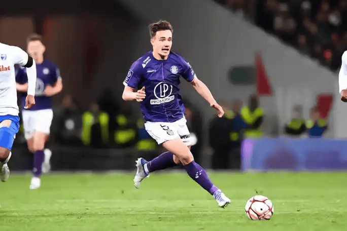 jiuyou体育-包含国际比赛日马赛备战法国杯，主帅复盘细节曝光，质疑声仍在，医务组通报恢复的词条